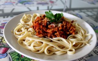 Вкуснейшая паста болоньезе: рецепты в домашних условиях