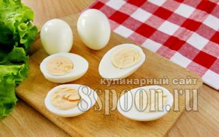 Фаршированные яйца с сыром, сардинами и перцем Как приготовить фаршированные яйца с консервой